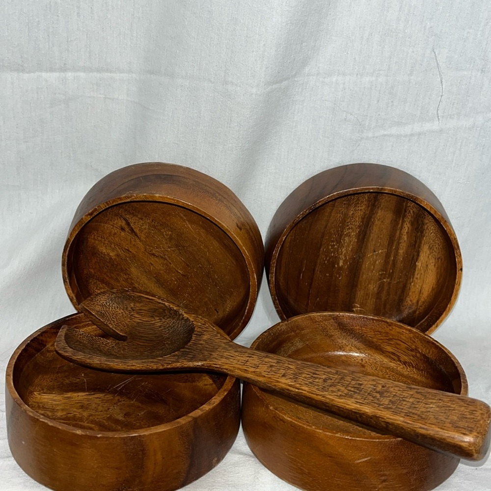 Dolphin Genuine Monkey-Pod set of 4 wooden salad  bowls 1 wooden serving spoon